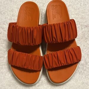 Sorel sandals.NWOT.